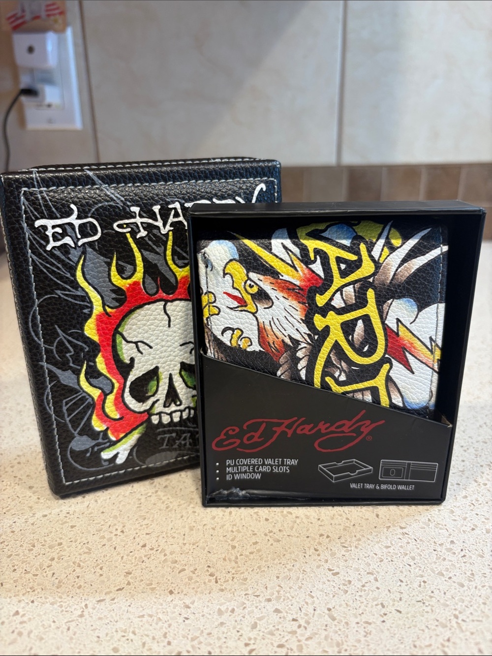 Ed Hardy NWT Men’s PU Leather Bi-Fold Wallet Skull & Flame Graphics